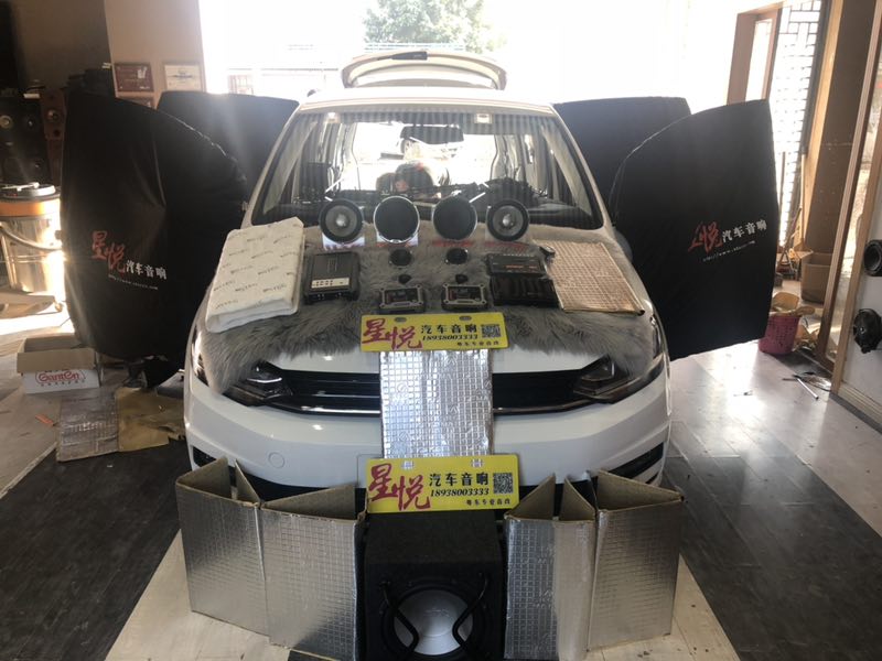 汕頭星悅汽車音響大眾途安全車隔音降噪定制汽車音響改裝案例意大利赫茲三分頻享受生活體驗更高品質(zhì)音樂！