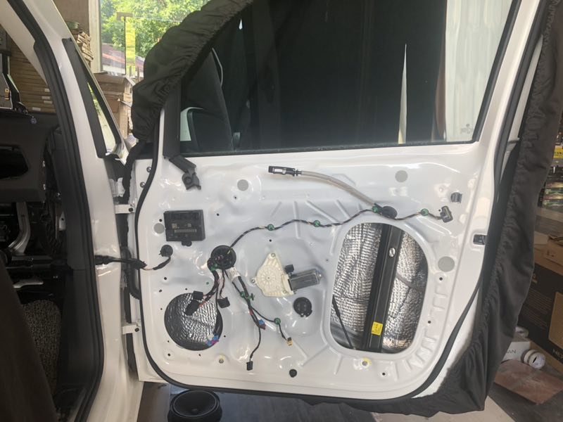 汕頭星悅汽車音響大眾途安全車隔音降噪定制汽車音響改裝案例意大利赫茲三分頻享受生活體驗更高品質(zhì)音樂！