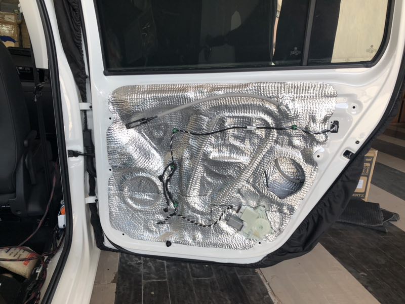 汕頭星悅汽車音響大眾途安全車隔音降噪定制汽車音響改裝案例意大利赫茲三分頻享受生活體驗更高品質(zhì)音樂！