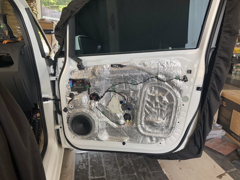 汕頭星悅汽車音響大眾途安全車隔音降噪定制汽車音響改裝案例意大利赫茲三分頻享受生活體驗更高品質(zhì)音樂！