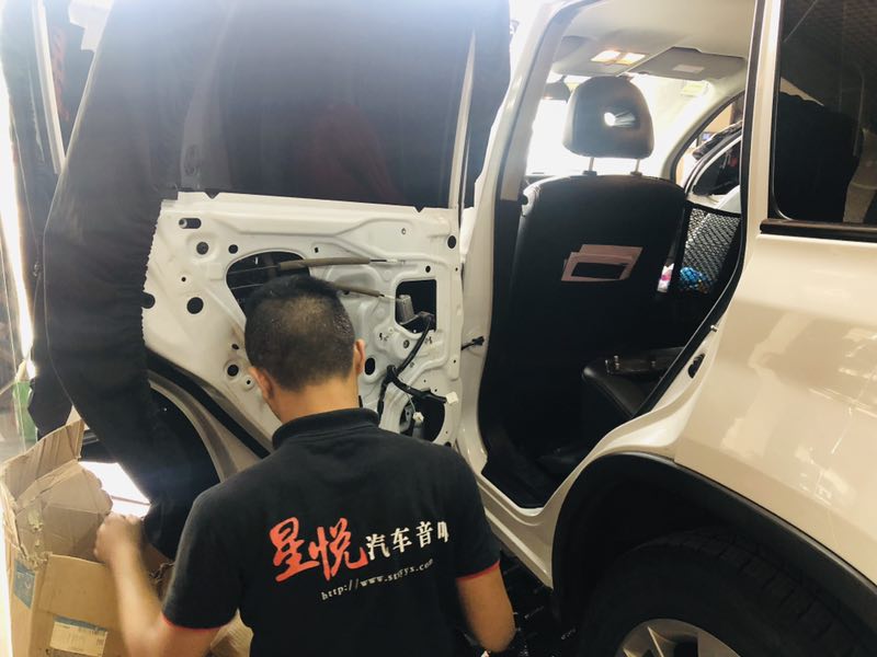 汕頭市星悅汽車音響改裝東風風度MX6升級四門山水隔音降噪音響改裝意大利HERTZ赫茲入門級套餐前后喇叭