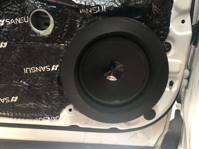 汕頭市星悅汽車音響改裝東風風度MX6升級四門山水隔音降噪音響改裝意大利HERTZ赫茲入門級套餐前后喇叭