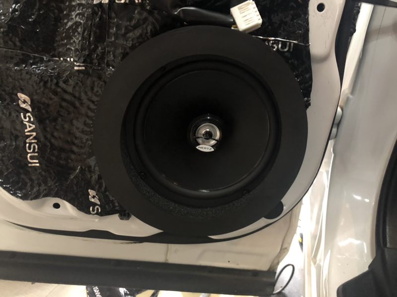 汕頭市星悅汽車音響改裝東風風度MX6升級四門山水隔音降噪音響改裝意大利HERTZ赫茲入門級套餐前后喇叭