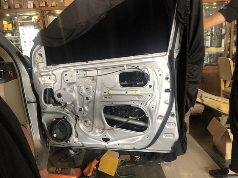 汕頭汽車隔音降噪專業(yè)施工工程豐田花冠全車山水搭配意大利STEG史泰格隔音降噪汕頭星悅汽車音響改裝