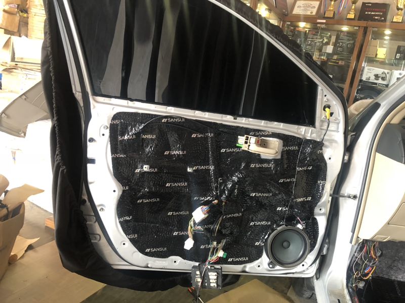 汕頭汽車隔音降噪專業(yè)施工工程豐田花冠全車山水搭配意大利STEG史泰格隔音降噪汕頭星悅汽車音響改裝