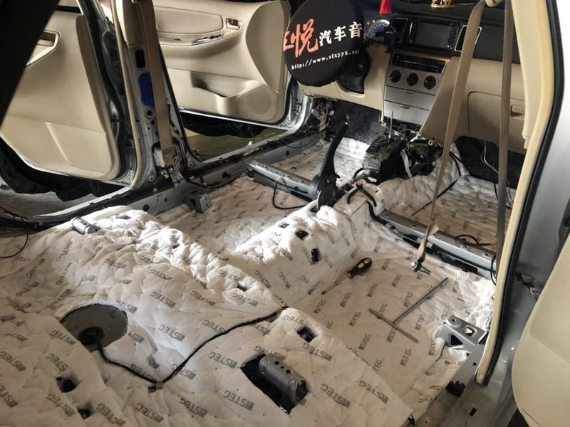 汕頭汽車隔音降噪專業(yè)施工工程豐田花冠全車山水搭配意大利STEG史泰格隔音降噪汕頭星悅汽車音響改裝