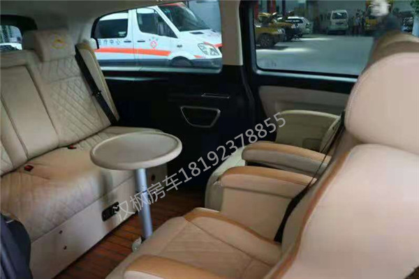 奔馳威霆商務(wù)車內(nèi)飾改裝