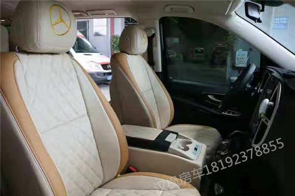 奔馳威霆商務(wù)車內(nèi)飾改裝