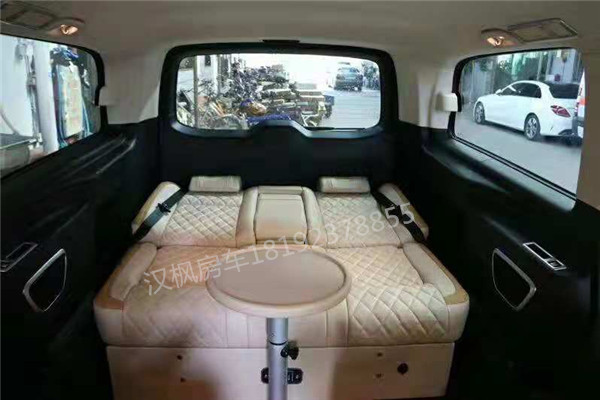 奔馳威霆商務(wù)車內(nèi)飾改裝