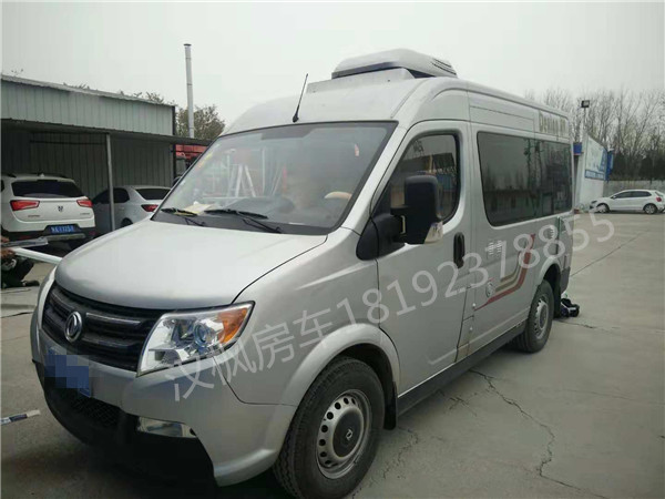 東風御風短軸房車內(nèi)飾改裝