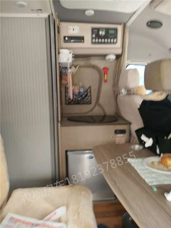 東風御風短軸房車內(nèi)飾改裝