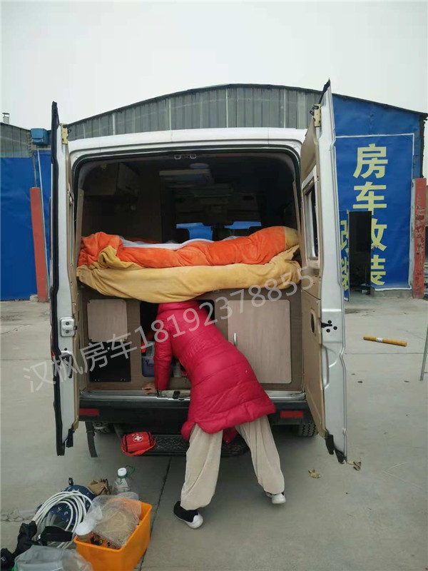 東風御風短軸房車內(nèi)飾改裝