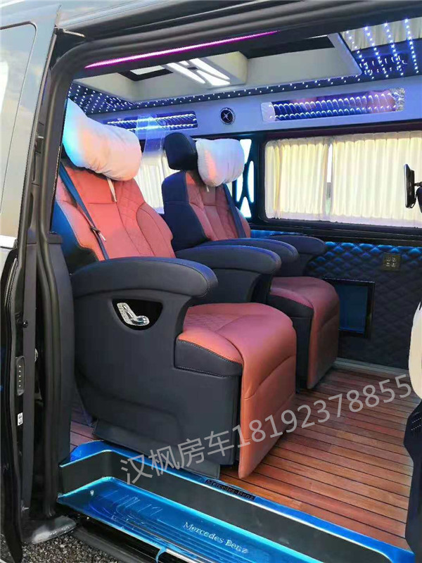 奔馳威霆商務(wù)車內(nèi)飾改裝