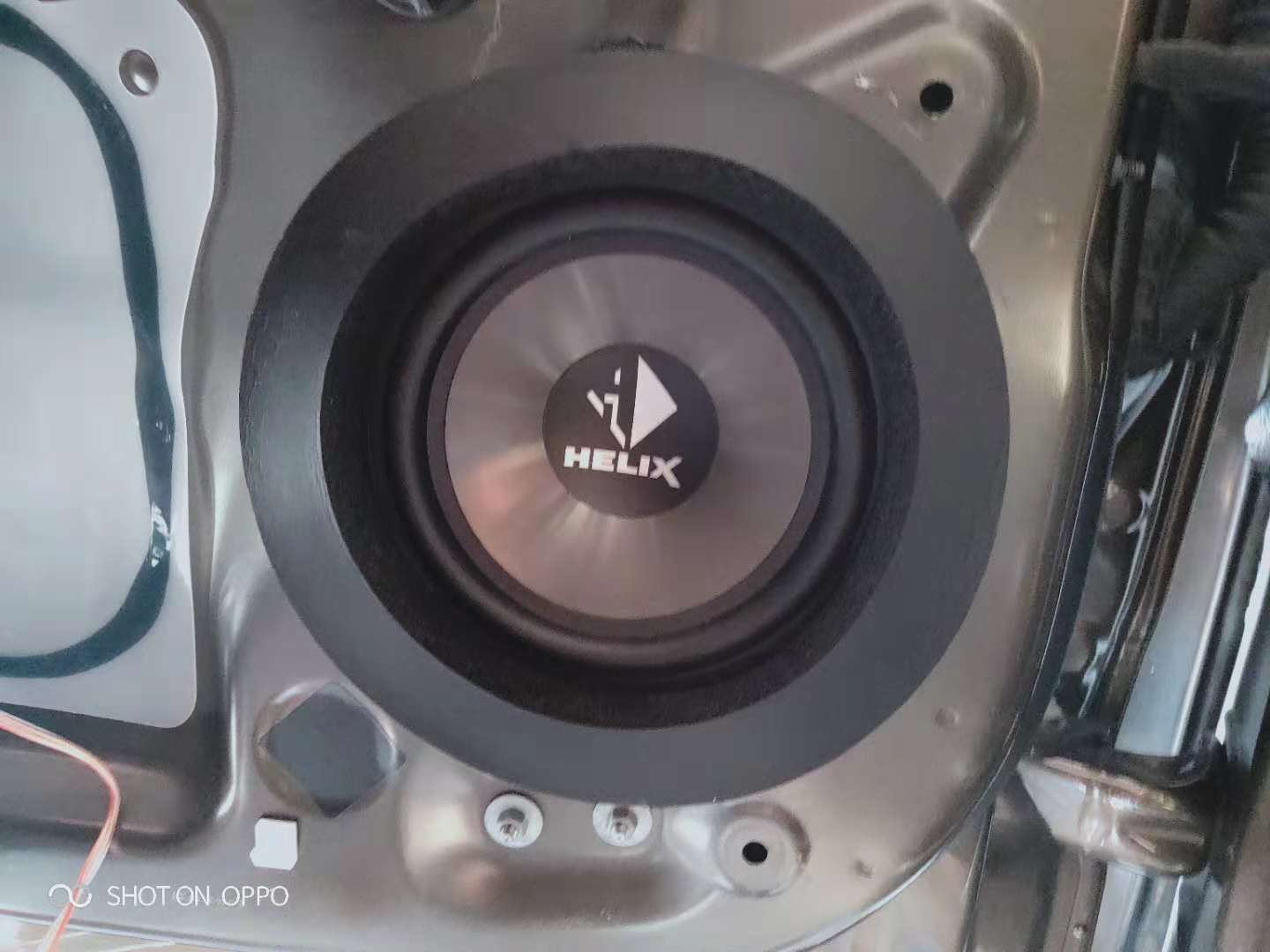 汕頭星悅汽車音響福特銳界改裝前聲場(chǎng)德國(guó)HELIX喜力仕套裝L62C喇叭加裝德國(guó)伊蔓PP42DSP功放帶處理器