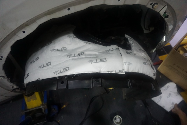 重慶渝大昌汽車音響改裝之領克01全車隔音降噪改裝安博士藍鉆寶貝汽車隔音