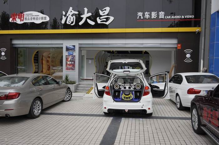 重慶渝大昌汽車音響改裝之領克01全車隔音降噪改裝安博士藍鉆寶貝汽車隔音