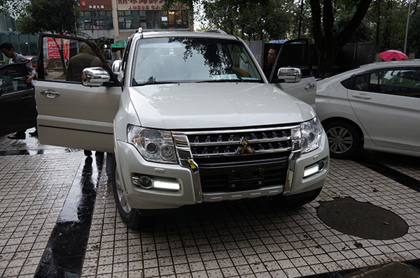重慶渝大昌三菱帕杰羅汽車音響改裝升級意大利史泰格+全車安博士隔音降噪