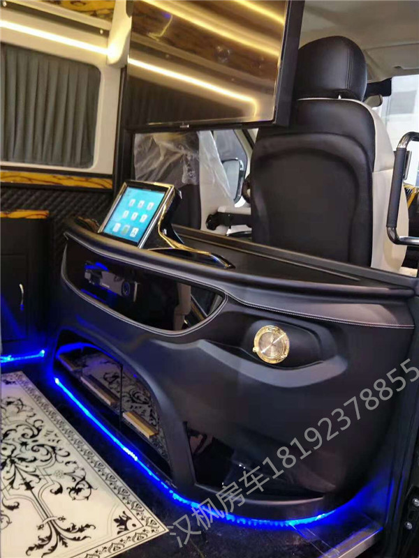 奔馳凌特商務(wù)車內(nèi)飾改裝，哪家好
