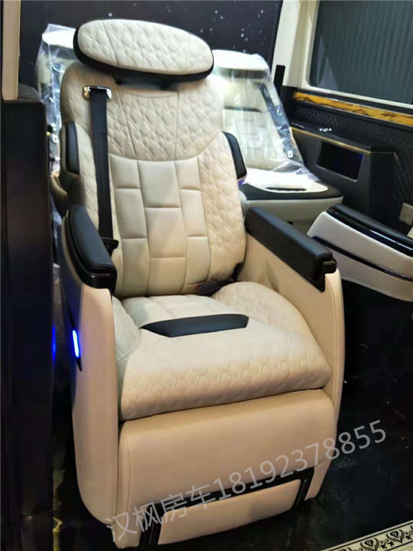 奔馳凌特商務(wù)車內(nèi)飾改裝，哪家好