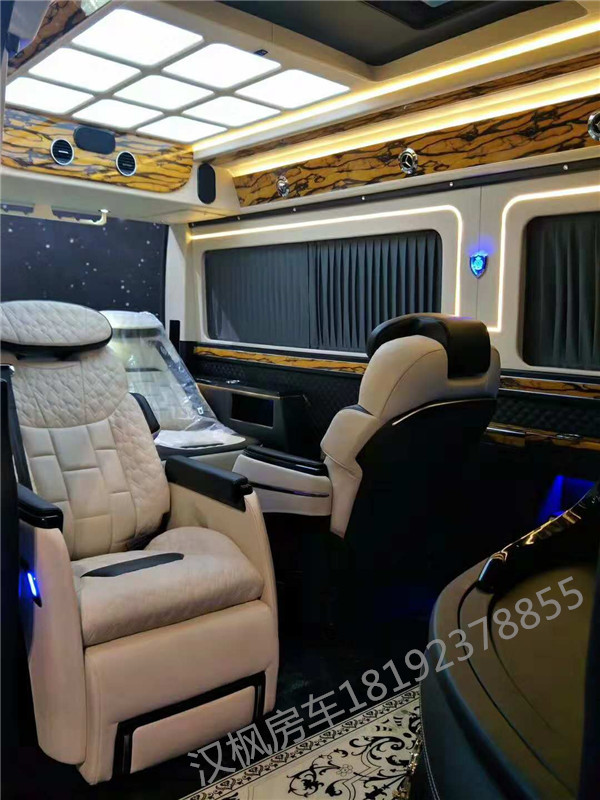 奔馳凌特商務(wù)車內(nèi)飾改裝，哪家好