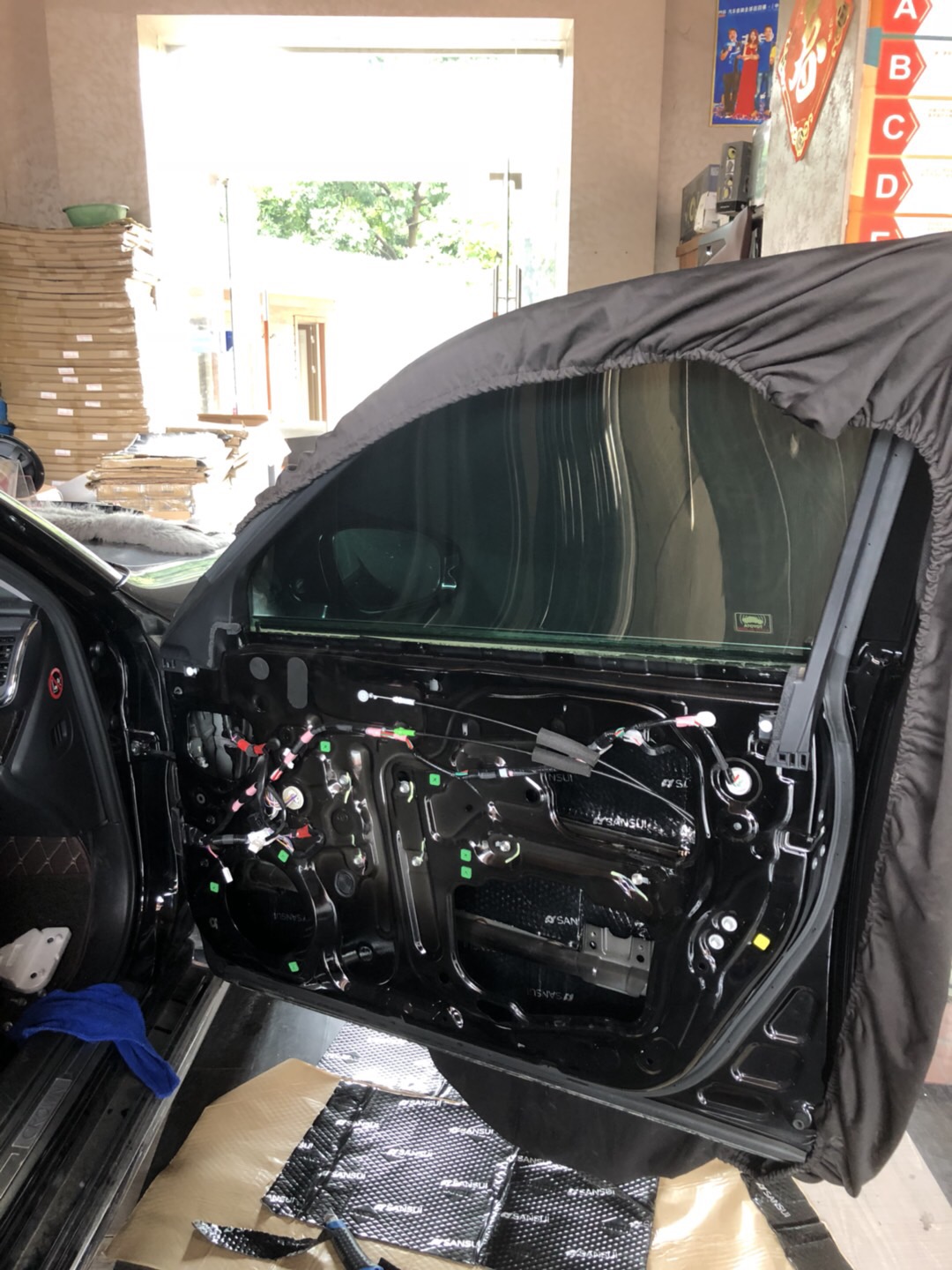 汕頭汽車音響改裝哪家好豐田皇冠升級隔音降噪音響改裝FOCAL法國勁浪套餐音響系統(tǒng)汕頭星悅汽車音響改裝
