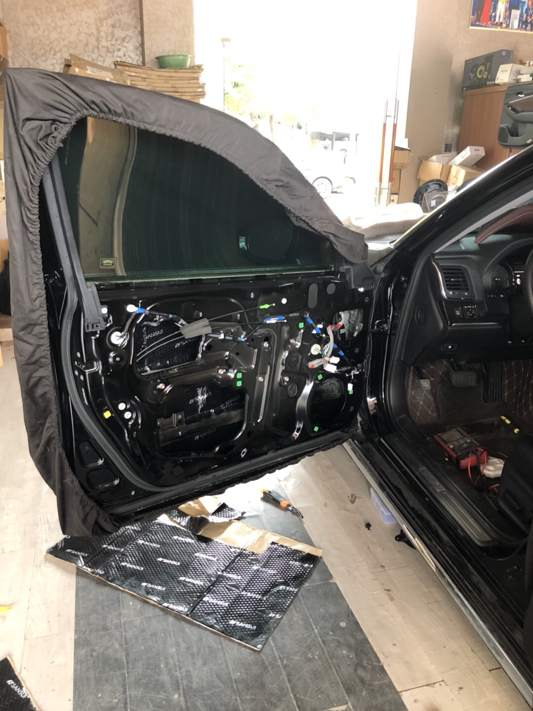 汕頭汽車音響改裝哪家好豐田皇冠升級隔音降噪音響改裝FOCAL法國勁浪套餐音響系統(tǒng)汕頭星悅汽車音響改裝