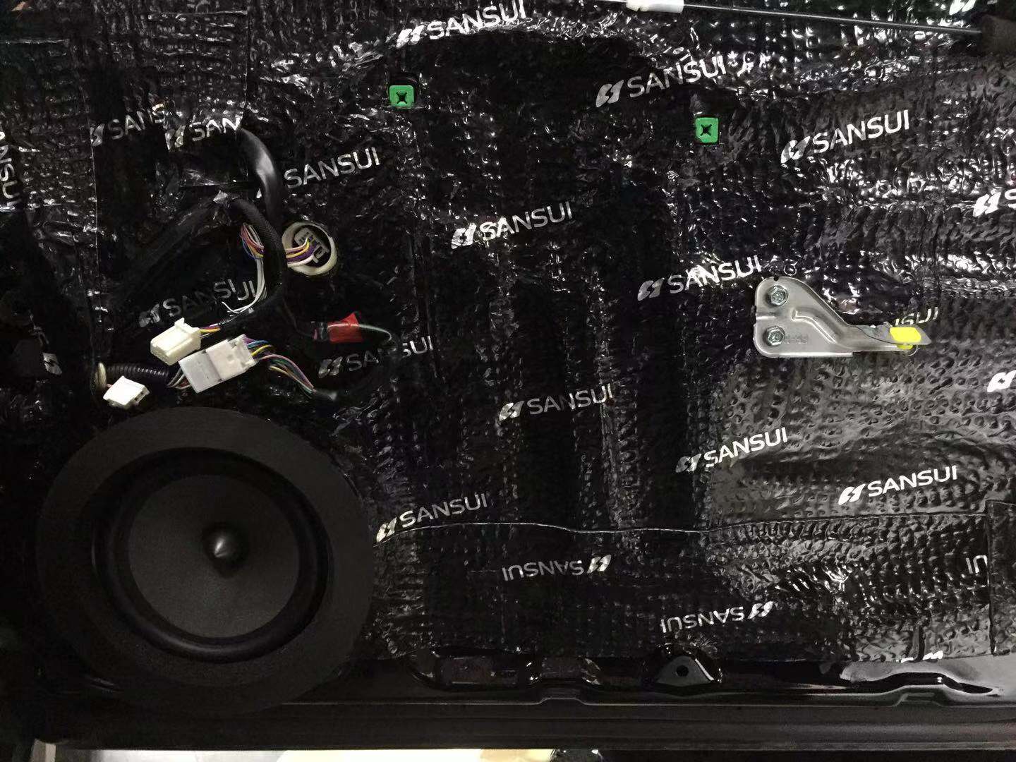 汕頭汽車音響改裝哪家好豐田皇冠升級隔音降噪音響改裝FOCAL法國勁浪套餐音響系統(tǒng)汕頭星悅汽車音響改裝