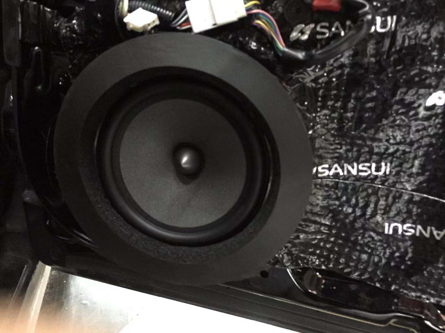 汕頭汽車音響改裝哪家好豐田皇冠升級隔音降噪音響改裝FOCAL法國勁浪套餐音響系統(tǒng)汕頭星悅汽車音響改裝
