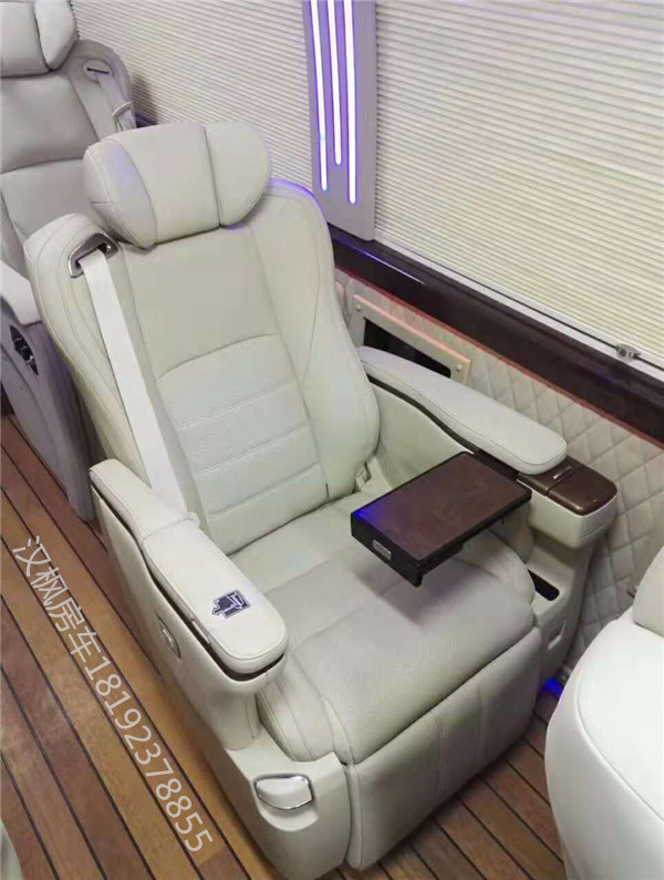 豐田考斯特商務車內(nèi)飾改裝