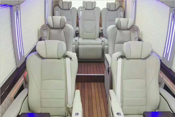 豐田考斯特商務車內(nèi)飾改裝