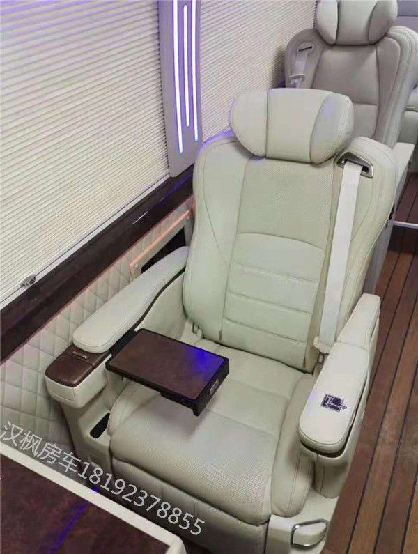 豐田考斯特商務車內(nèi)飾改裝