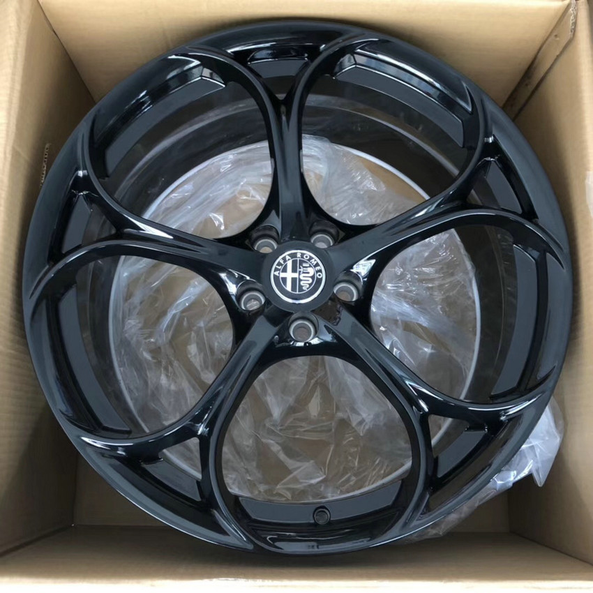 阿爾法羅密歐stlivo 定制20寸四葉草款鍛造輪轂裝車案例分享