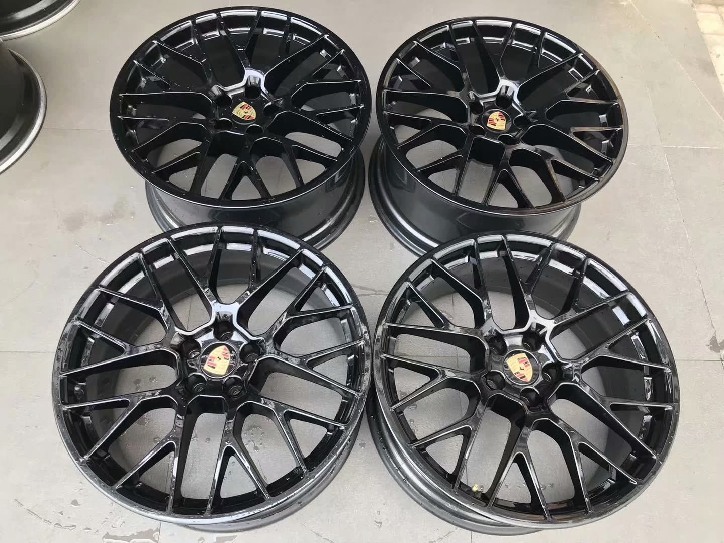 保時(shí)捷 Macan 鳥巢 20寸 原廠 ，拆車一套 經(jīng)典款的鳥巢 非常耐看 這個(gè)圈很火來秒殺