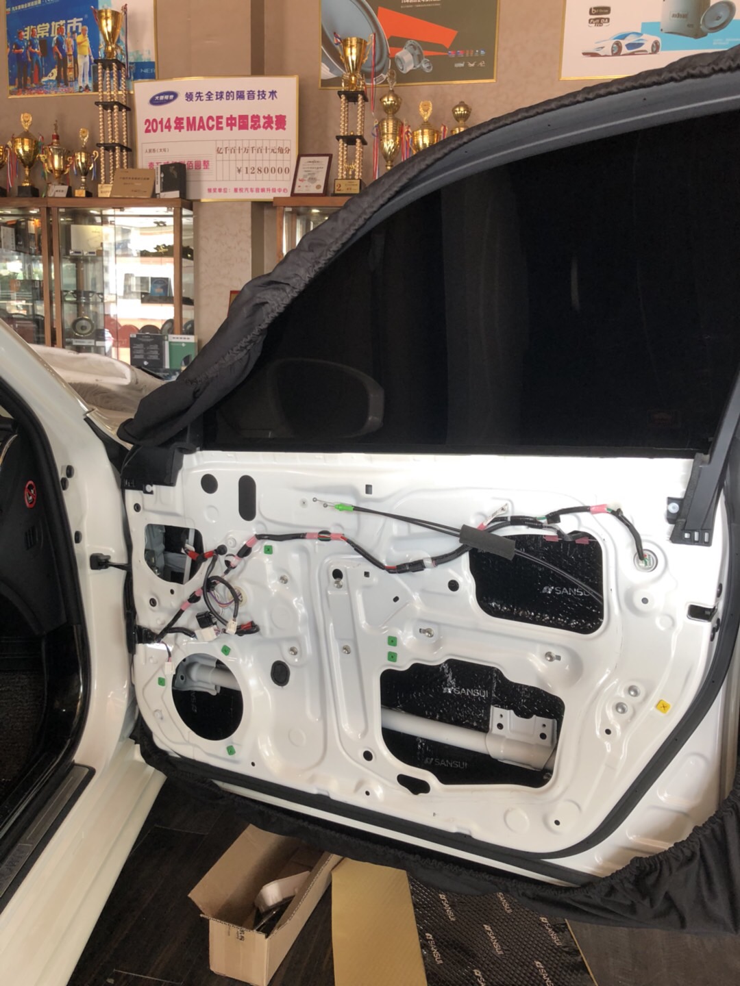 汕頭豐田車型汽車音響專業(yè)改裝豐田皇冠升級(jí)史泰格四門四輪葉子板隔音降噪音響改裝FOCAL法國(guó)勁浪套餐汕頭星悅汽車音響改裝