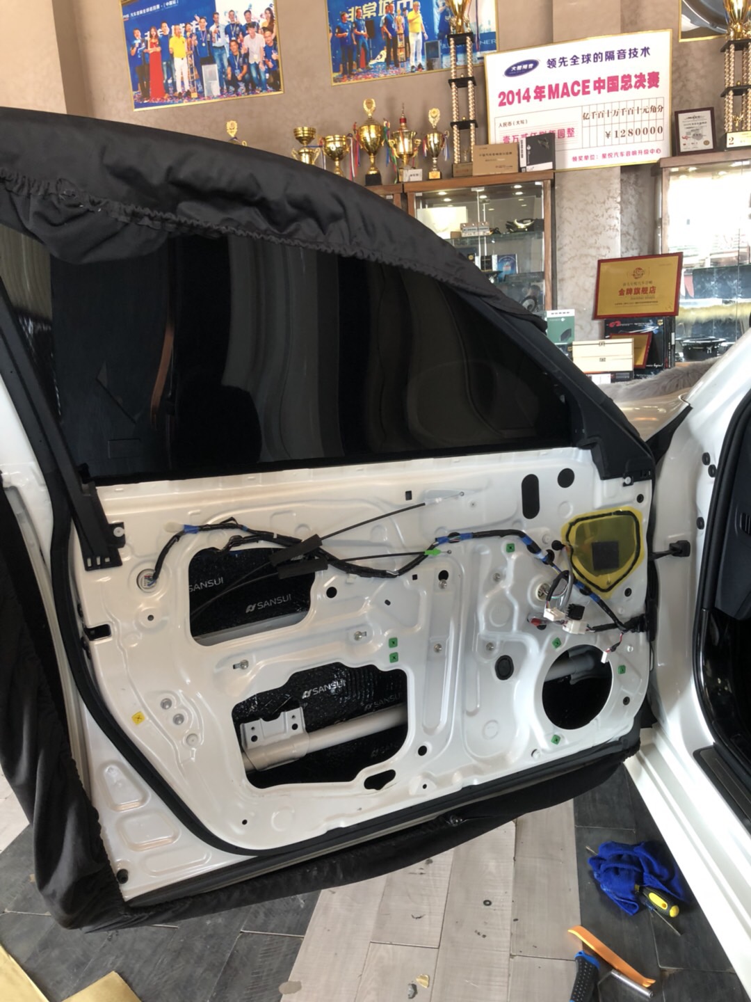 汕頭豐田車型汽車音響專業(yè)改裝豐田皇冠升級(jí)史泰格四門四輪葉子板隔音降噪音響改裝FOCAL法國(guó)勁浪套餐汕頭星悅汽車音響改裝