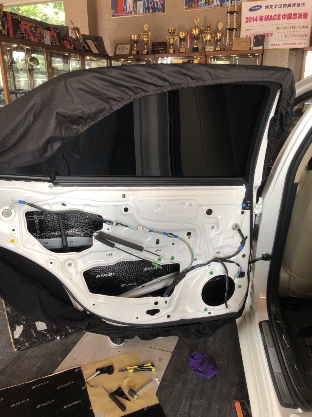 汕頭豐田車型汽車音響專業(yè)改裝豐田皇冠升級(jí)史泰格四門四輪葉子板隔音降噪音響改裝FOCAL法國(guó)勁浪套餐汕頭星悅汽車音響改裝