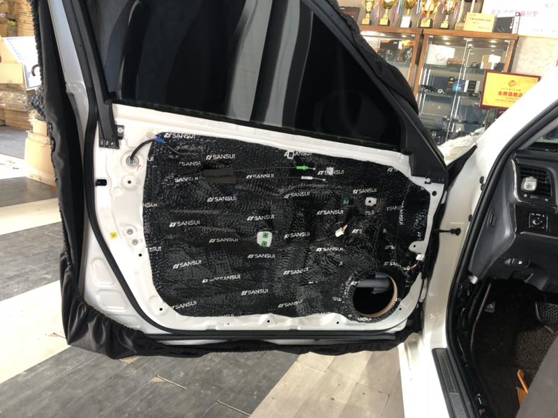 汕頭豐田車型汽車音響專業(yè)改裝豐田皇冠升級(jí)史泰格四門四輪葉子板隔音降噪音響改裝FOCAL法國(guó)勁浪套餐汕頭星悅汽車音響改裝