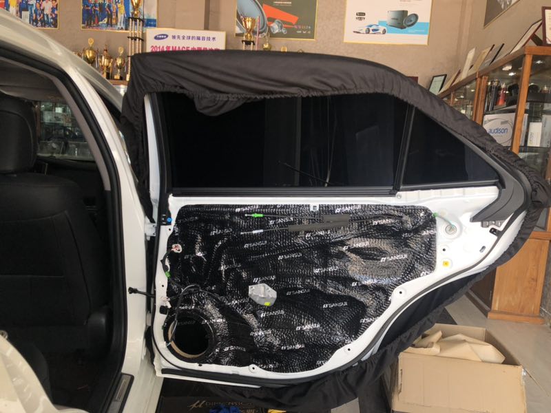 汕頭豐田車型汽車音響專業(yè)改裝豐田皇冠升級(jí)史泰格四門四輪葉子板隔音降噪音響改裝FOCAL法國(guó)勁浪套餐汕頭星悅汽車音響改裝