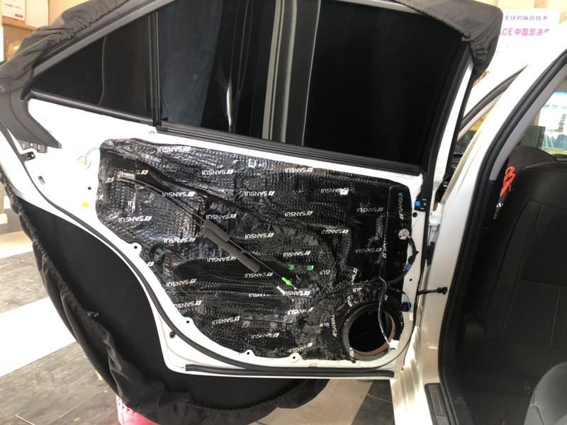 汕頭豐田車型汽車音響專業(yè)改裝豐田皇冠升級(jí)史泰格四門四輪葉子板隔音降噪音響改裝FOCAL法國(guó)勁浪套餐汕頭星悅汽車音響改裝