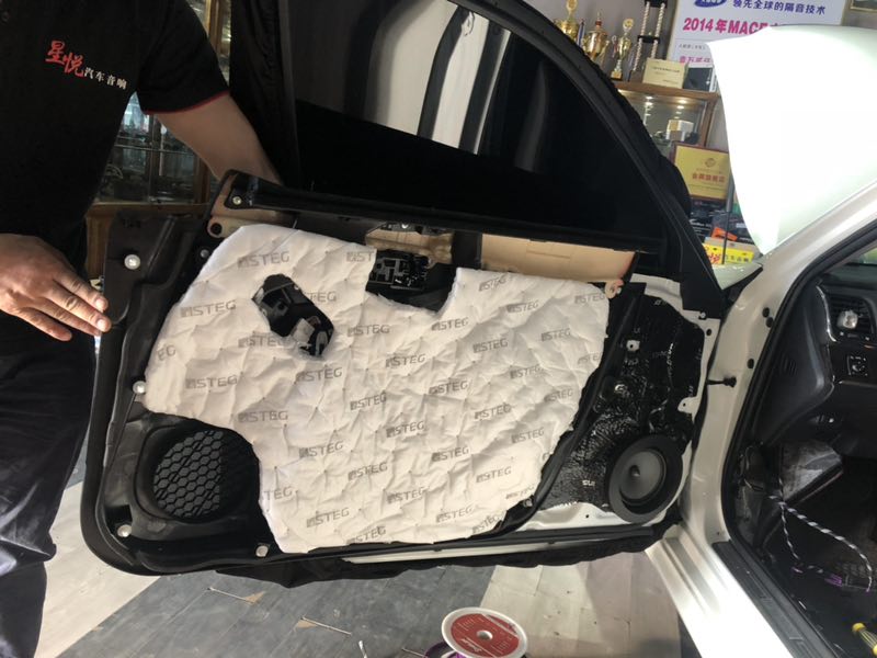 汕頭豐田車型汽車音響專業(yè)改裝豐田皇冠升級(jí)史泰格四門四輪葉子板隔音降噪音響改裝FOCAL法國(guó)勁浪套餐汕頭星悅汽車音響改裝