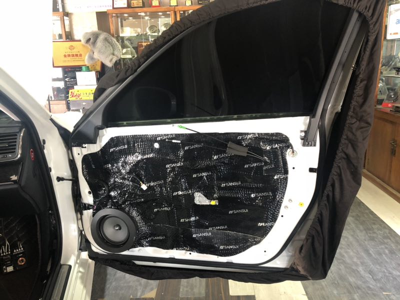 汕頭豐田車型汽車音響專業(yè)改裝豐田皇冠升級(jí)史泰格四門四輪葉子板隔音降噪音響改裝FOCAL法國(guó)勁浪套餐汕頭星悅汽車音響改裝