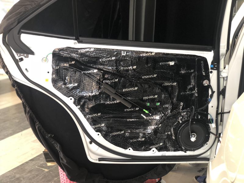 汕頭豐田車型汽車音響專業(yè)改裝豐田皇冠升級(jí)史泰格四門四輪葉子板隔音降噪音響改裝FOCAL法國(guó)勁浪套餐汕頭星悅汽車音響改裝