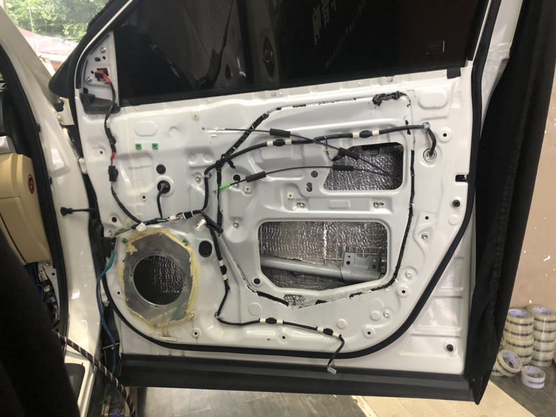 汕頭汽車(chē)隔音降噪改裝專業(yè)店—汕頭市星悅汽車(chē)音響改裝豐田漢蘭達(dá)全車(chē)意大利STEG史泰格隔音降噪解決噪音問(wèn)題