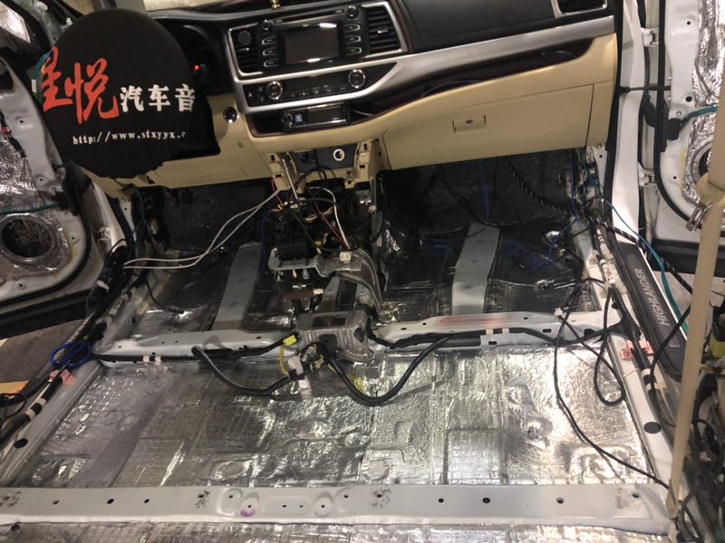 汕頭汽車(chē)隔音降噪改裝專業(yè)店—汕頭市星悅汽車(chē)音響改裝豐田漢蘭達(dá)全車(chē)意大利STEG史泰格隔音降噪解決噪音問(wèn)題