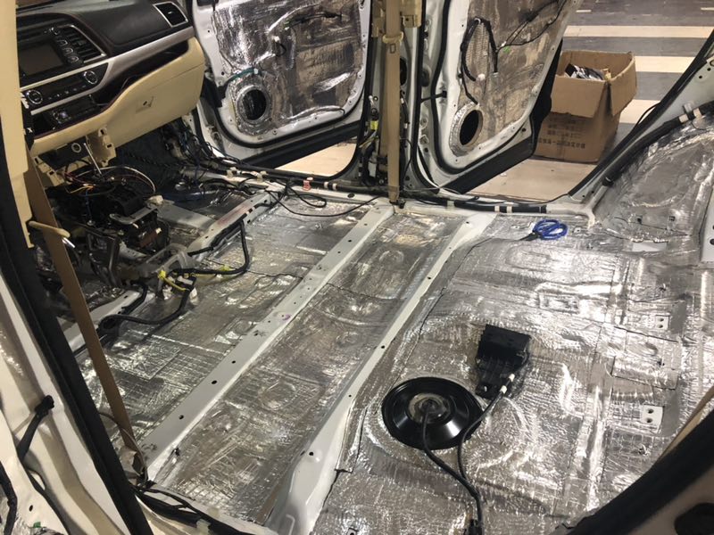 汕頭汽車(chē)隔音降噪改裝專業(yè)店—汕頭市星悅汽車(chē)音響改裝豐田漢蘭達(dá)全車(chē)意大利STEG史泰格隔音降噪解決噪音問(wèn)題