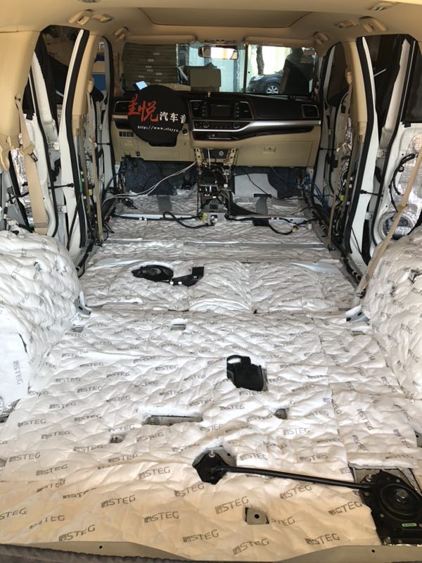 汕頭汽車(chē)隔音降噪改裝專業(yè)店—汕頭市星悅汽車(chē)音響改裝豐田漢蘭達(dá)全車(chē)意大利STEG史泰格隔音降噪解決噪音問(wèn)題