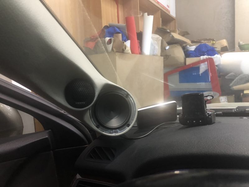 汕頭星悅汽車音響豐田皇冠改裝升級(jí)意大利赫茲三分頻汽車?yán)取扒萌诵摹贝蛟臁岸馍系募s會(huì)”
