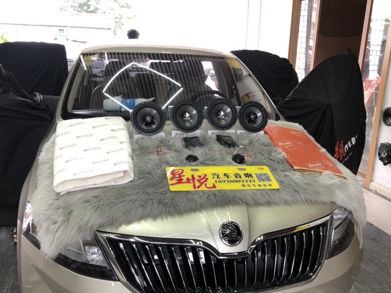 汕頭星悅汽車音響改裝店給耳朵一份寵愛斯柯達(dá)昕銳升級改裝德國HELIX喜力仕入門級L62C喇叭套餐2380元