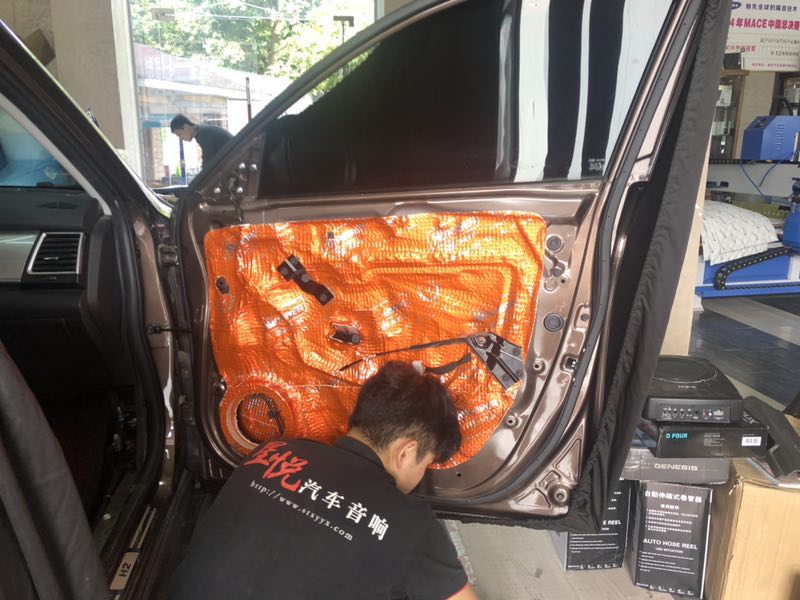 汕頭星悅汽車音響哈弗H2升級四門隔音降噪音響改裝前后HERTZ喇叭加裝超薄低音炮
