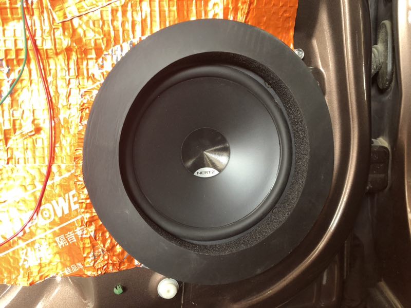 汕頭星悅汽車音響哈弗H2升級四門隔音降噪音響改裝前后HERTZ喇叭加裝超薄低音炮
